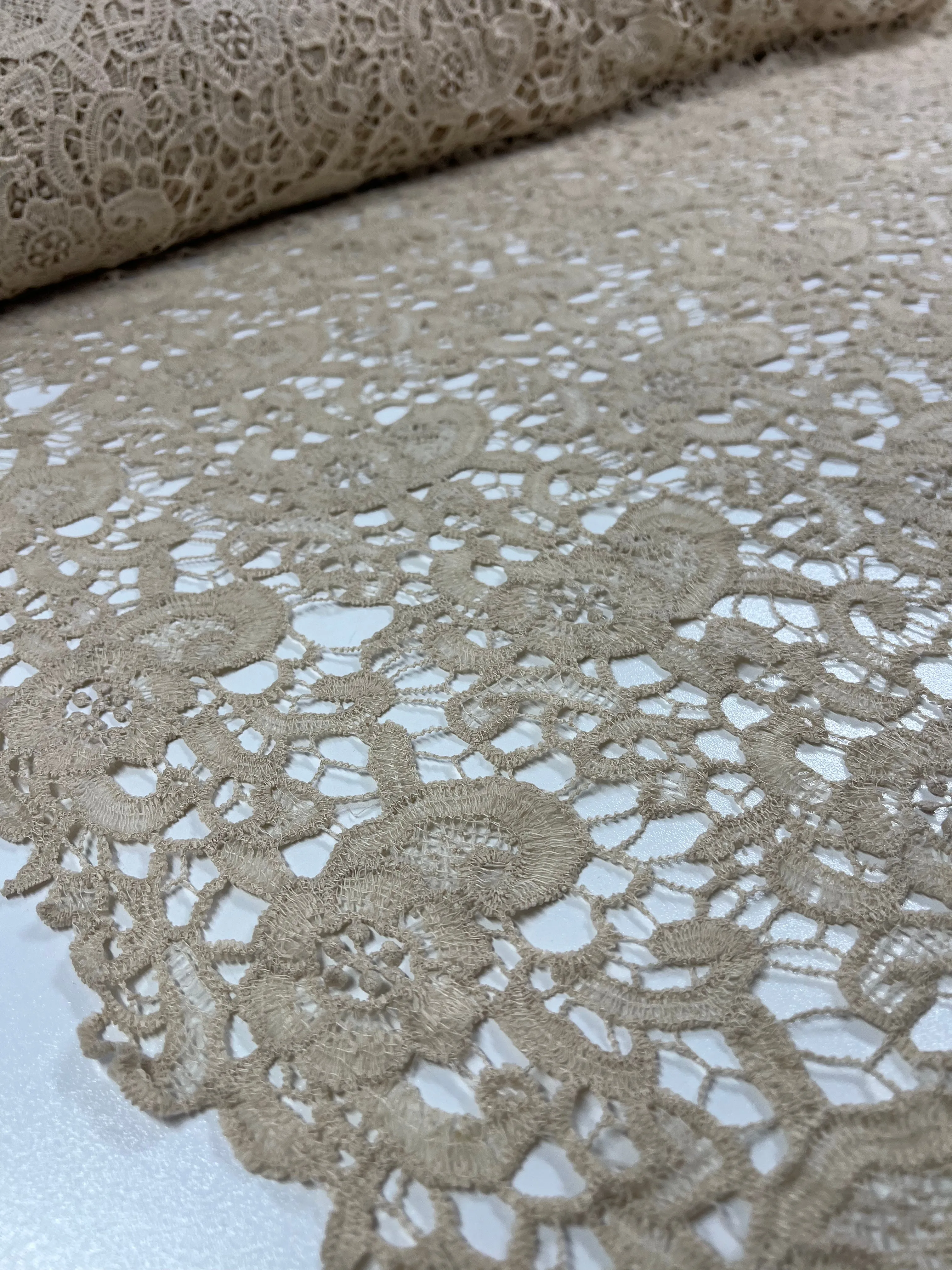 Anglaise Lace - Wood Ash - 125cm