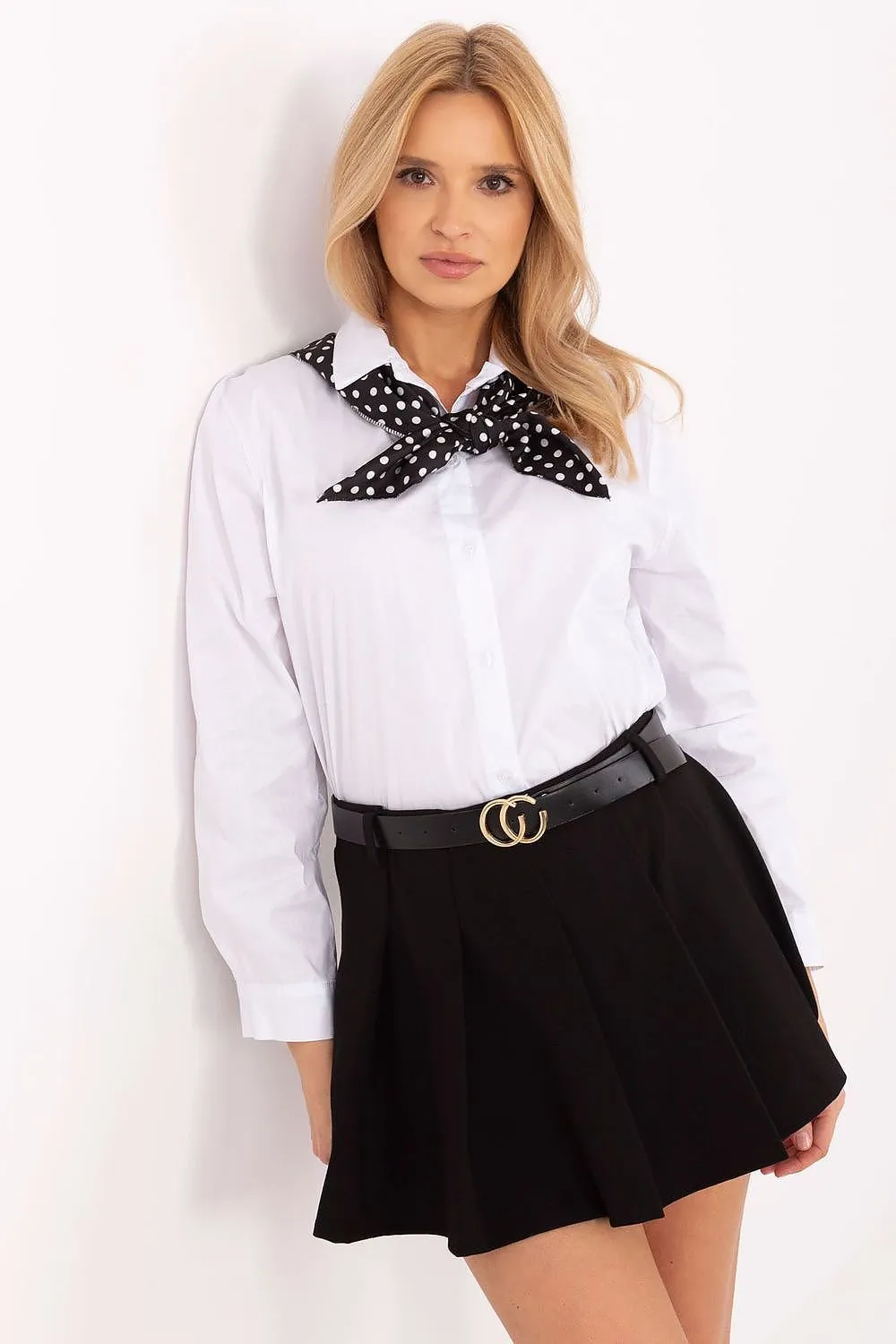 Elegant long sleeve shirt with a classic cut