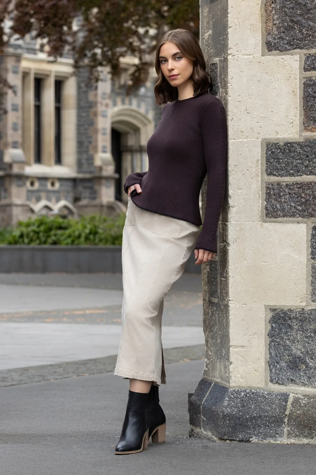 Knewe Luxe Sweater Chocolate Black
