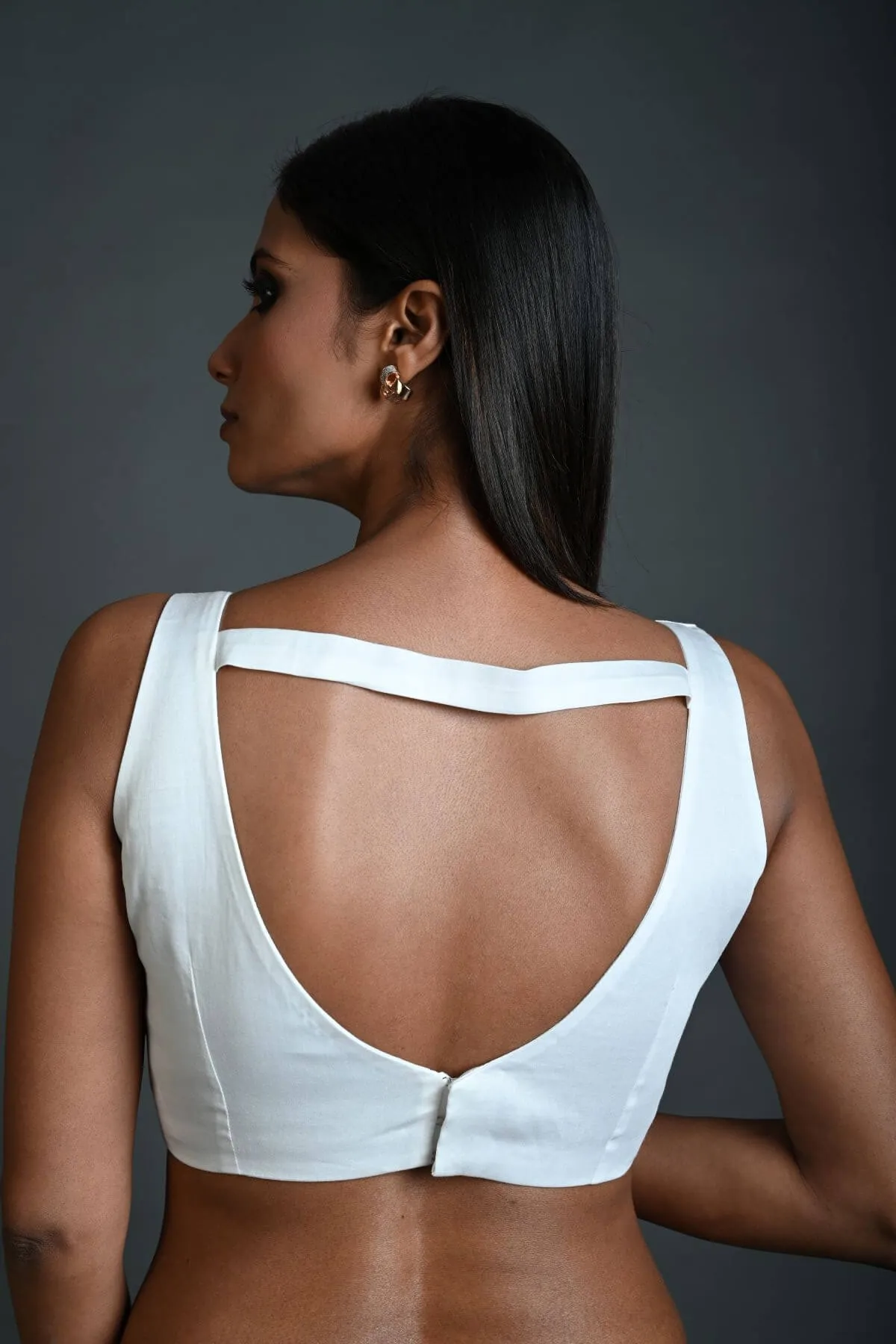 White Sleeveless Blouse in Cotton with Sweetheart Neckline and Back Cutout